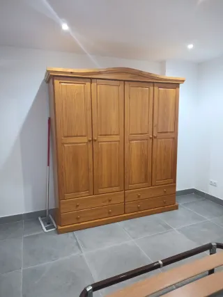 Mueblea de madera provenzal.