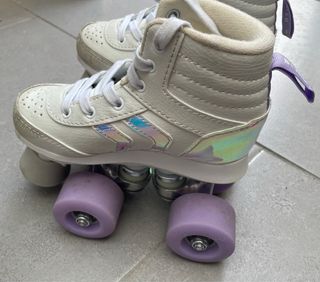 Patines de niña blancos con ruedas moradas