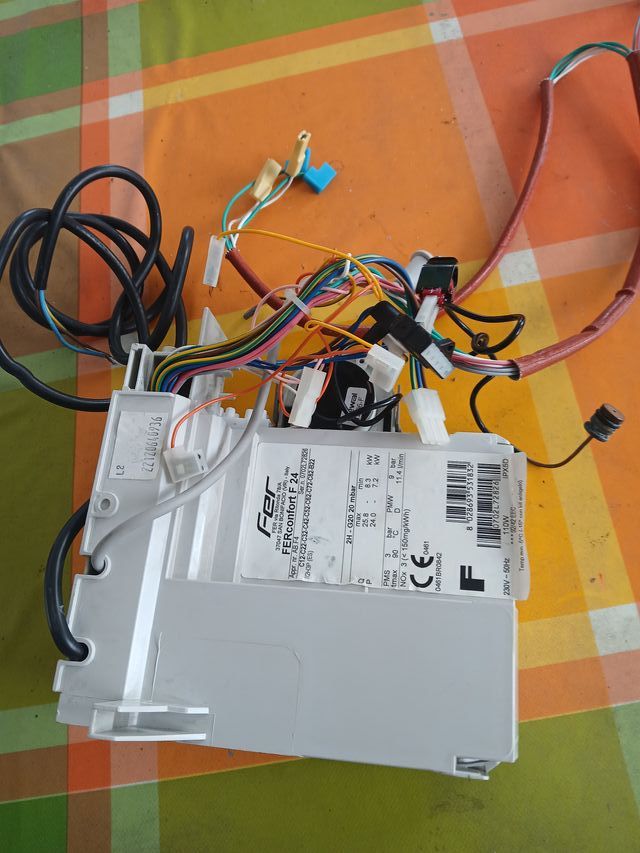 Control y Tarjeta Eléctrica Ferroli F 24