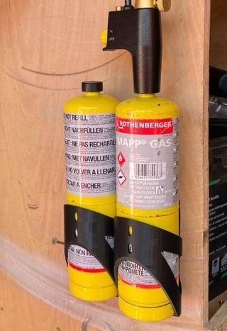 1 SOPORTE PARA 2 BOTELLAS DE GAS PROPANO MAPP