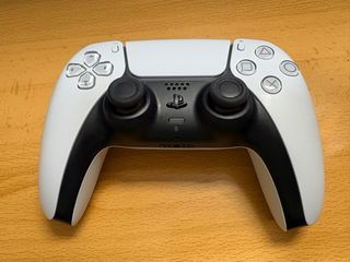 Mando PS5 MUY NUEVO con con funda