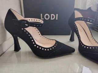 Sin estrenar .Zapatos Lodi Negros Talla 39 