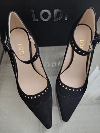 Sin estrenar .Zapatos Lodi Negros Talla 39 