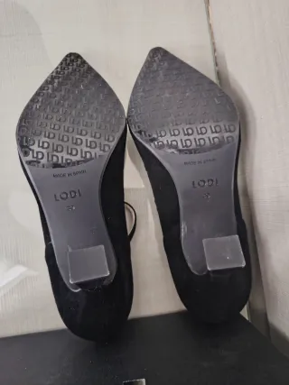 Sin estrenar .Zapatos Lodi Negros Talla 39 