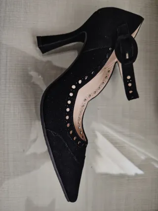 Sin estrenar .Zapatos Lodi Negros Talla 39 