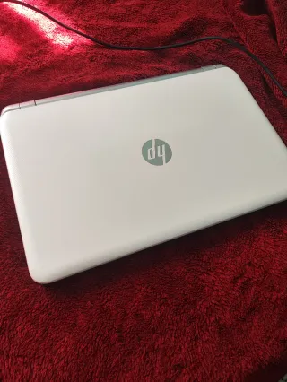 Portátil HP Pavilion Plata y Blanco