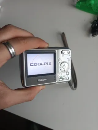 Cámara Digital Nikon Coolpix L4 Plata