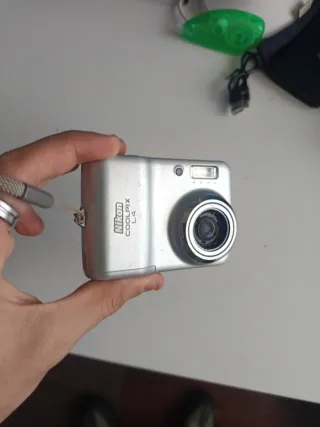 Cámara Digital Nikon Coolpix L4 Plata