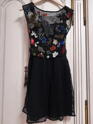 Vestido cóctel negro bordado con lentejuelas