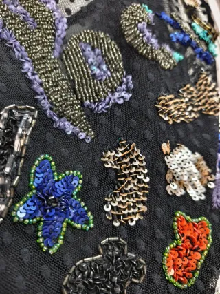 Vestido cóctel negro bordado con lentejuelas