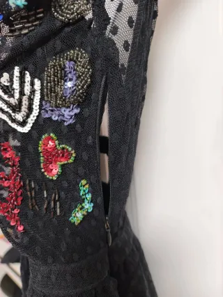 Vestido cóctel negro bordado con lentejuelas