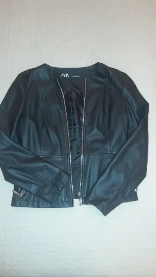 Chaqueta polipiel Zara Talla M Negra
