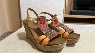 Sandalias Porronet Tostadas y Multicolor