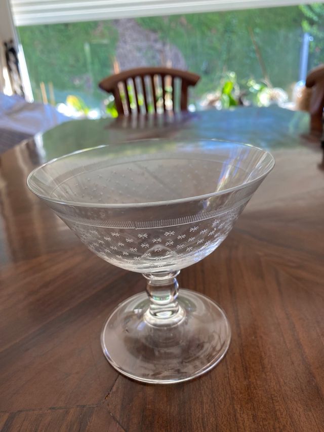 Copa de cristal tallado con detalles