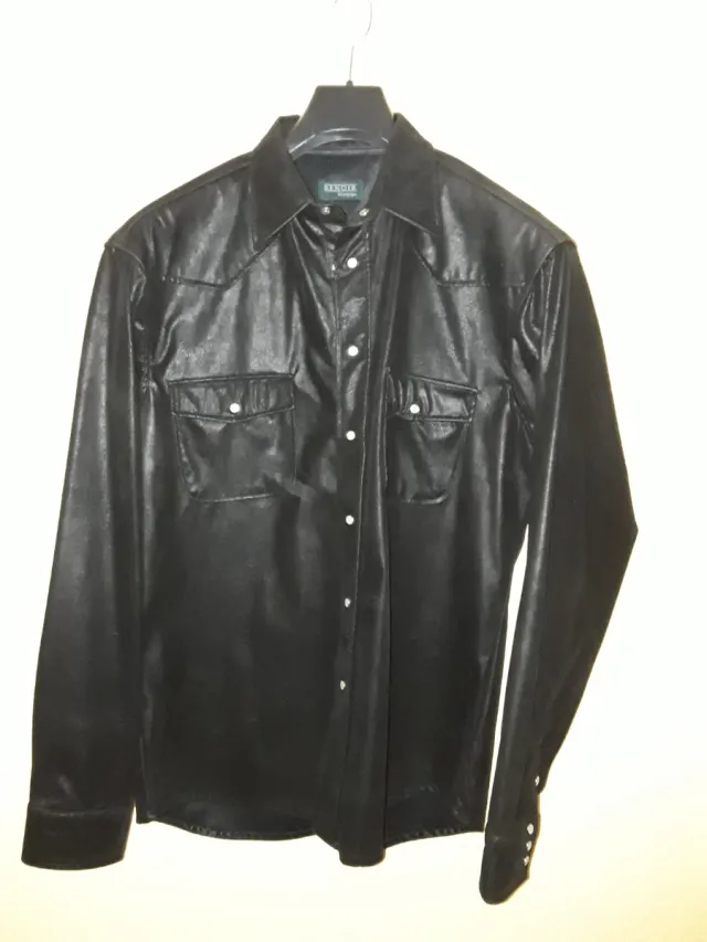 Camisa de poliester negra