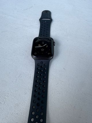 Apple Watch Series 6 Space Gray.