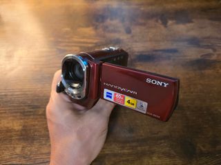 Videocámara Sony DCR-SX34 Roja