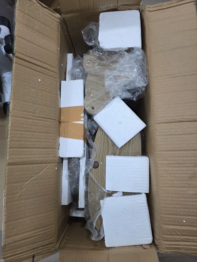 Mesa auxiliar de madera de abeto