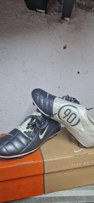 Botas de fútbol Nike T90 Talla 42,Adidas Predator