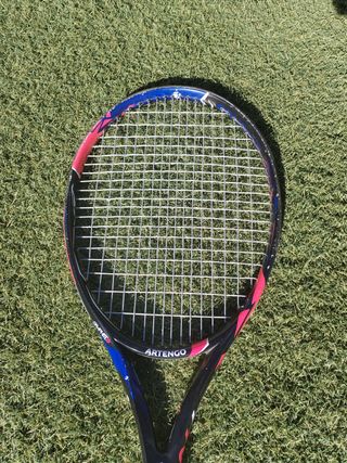 Raqueta de tenis.