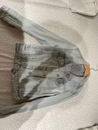 Chaqueta tejana clara con botones