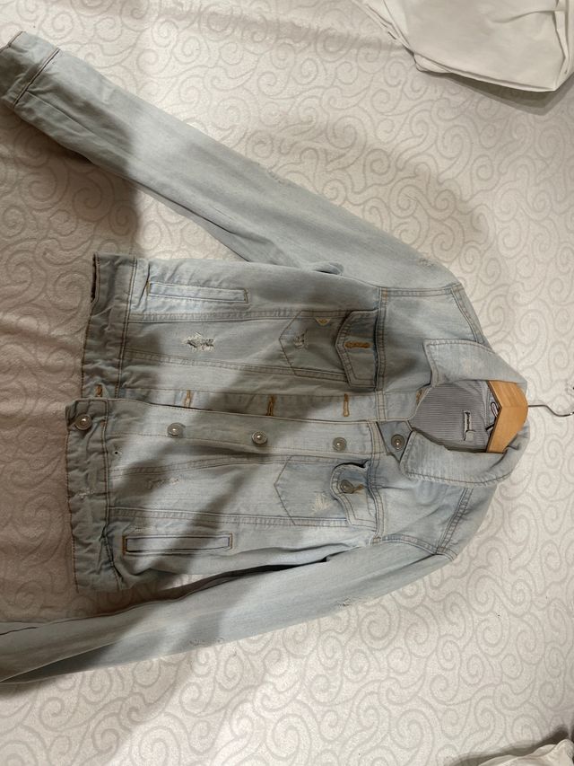 Chaqueta tejana clara con botones