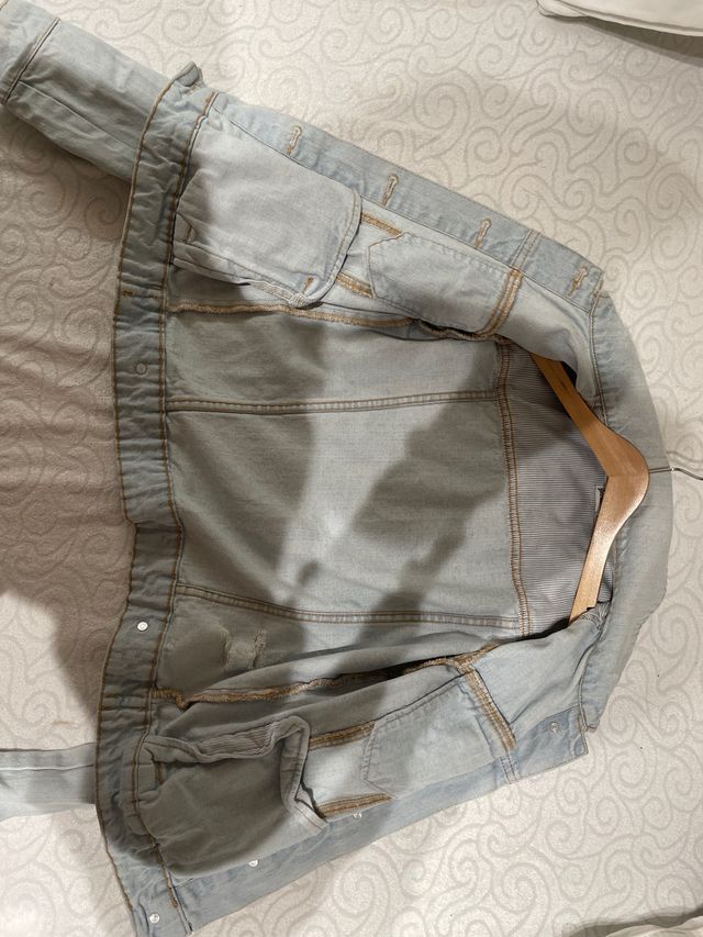 Chaqueta tejana clara con botones