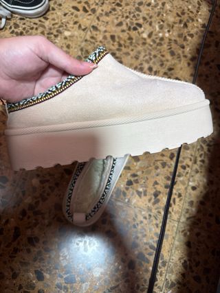 Zapatos de invierno beige y multicolor