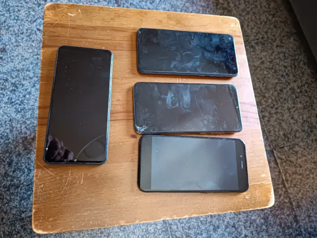 Lote de 4 celulares Xiaomi para peças