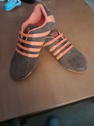 Zapatillas Adidas Marrón y Naranja