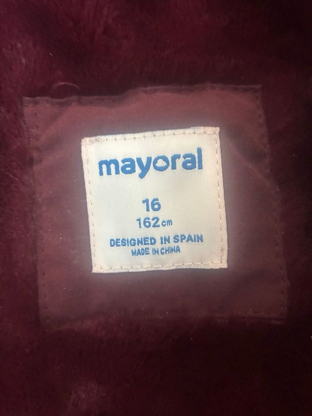 Chaquetón con capucha y pelo