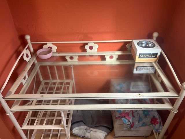 Mesa de estudio de forja y cristal