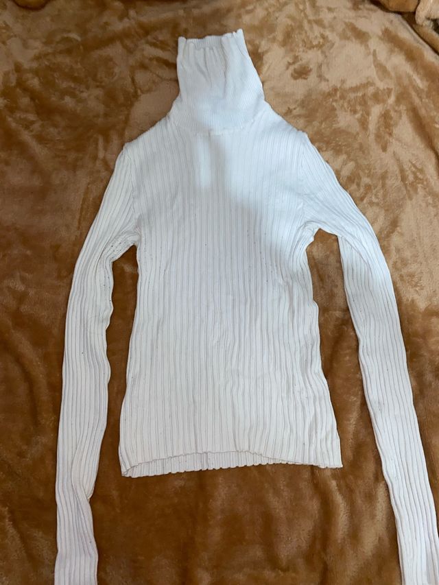 Jersey blanco cuello alto