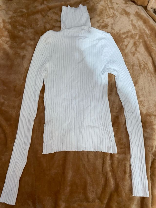 Jersey blanco cuello alto