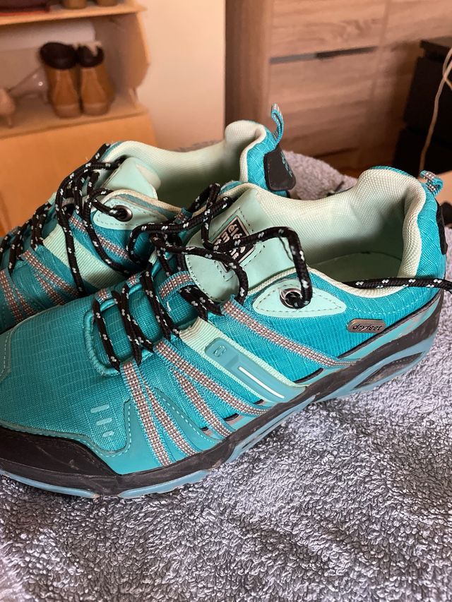 Zapatillas trekking ELEMENTERRE negras y turquesa