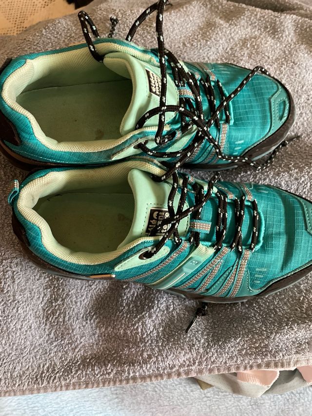 Zapatillas trekking ELEMENTERRE negras y turquesa