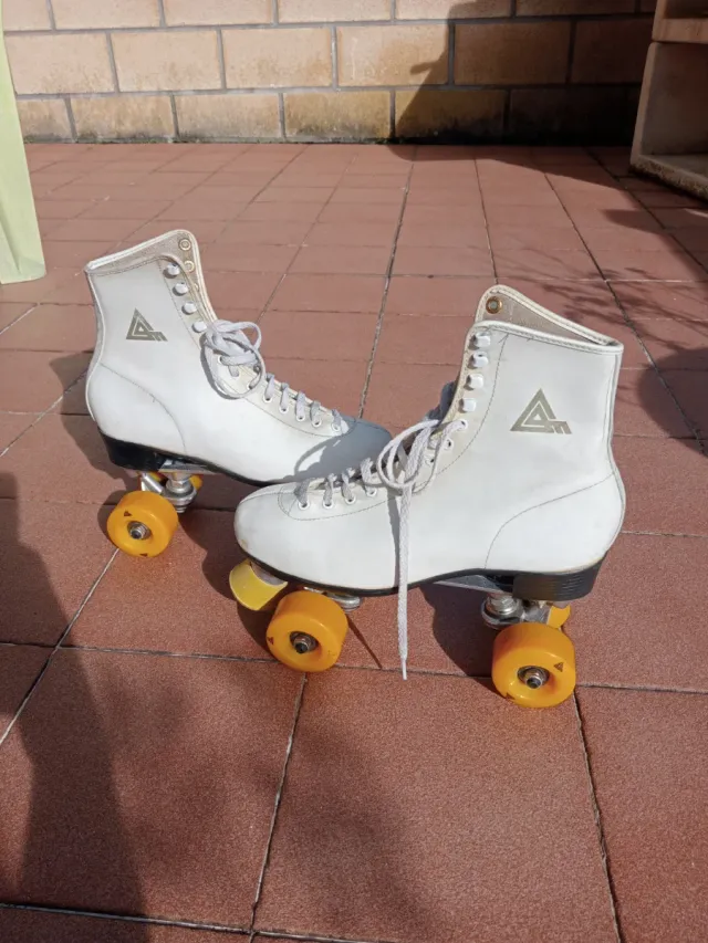 Patin 4 ruedas cuero talla 40 ACRO