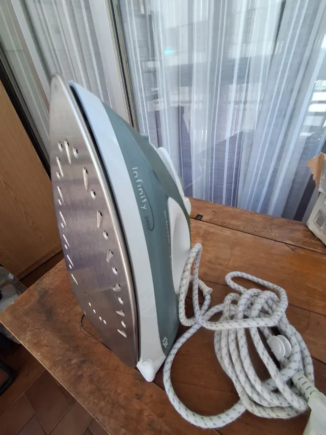 Plancha de vapor Solac Infinity 2000