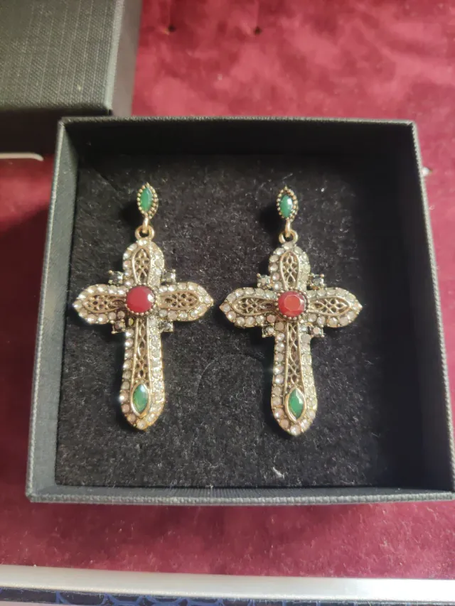 Pendientes cruces doradas con piedras