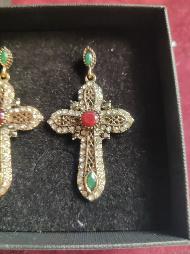 Pendientes cruces doradas con piedras