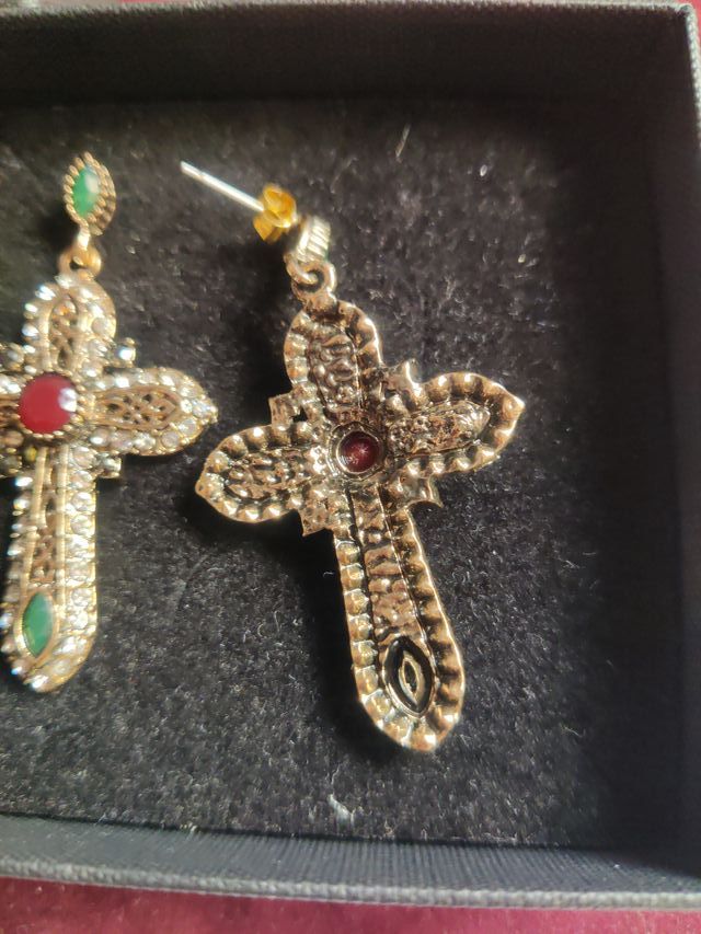 Pendientes cruces doradas con piedras