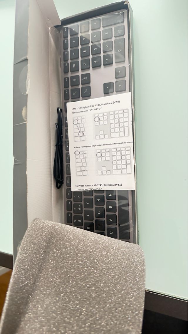 Teclado USB LMP KB-1243-SG (ISO) Space Gray