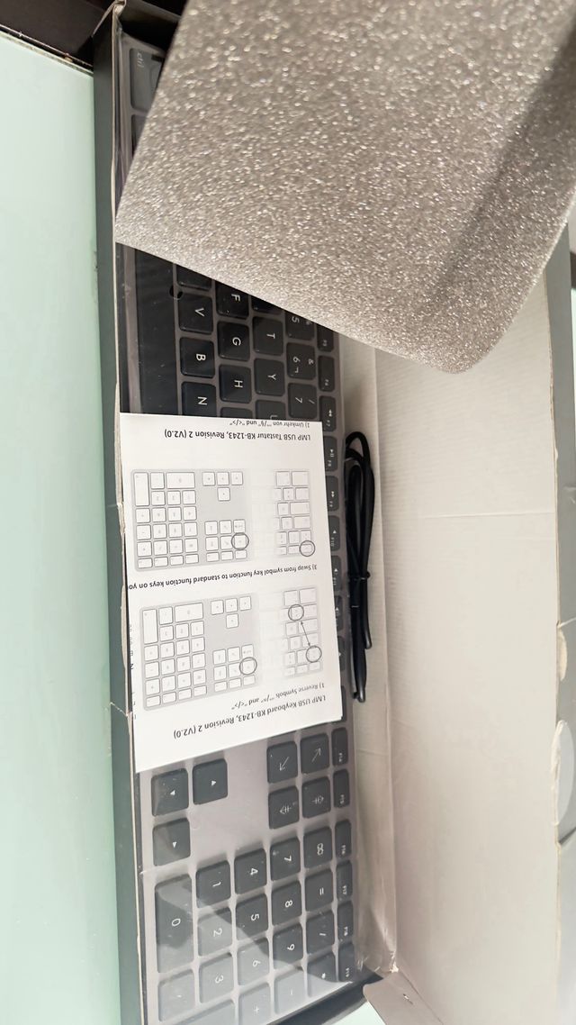 Teclado USB LMP KB-1243-SG (ISO) Space Gray