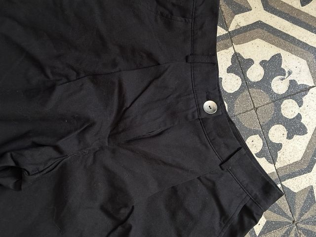 Pantalón de vestir negro con pinzas