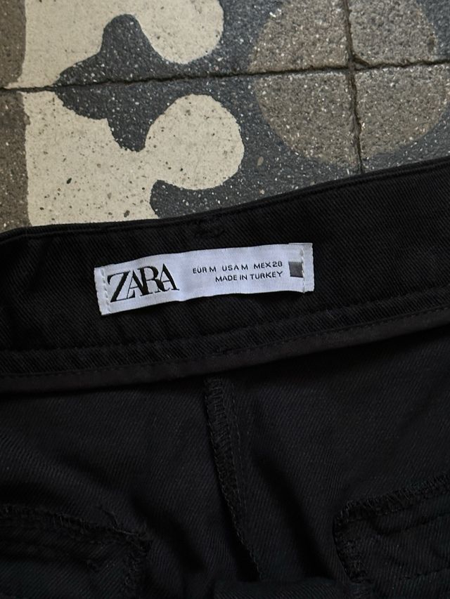 Pantalón de vestir negro con pinzas