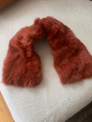 Cuello piel sintética marrón