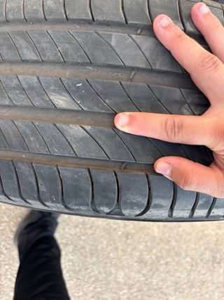 Llantas Peugeot 18” con neumáticos Michelin(225/55