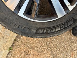 Llantas Peugeot 18” con neumáticos Michelin(225/55