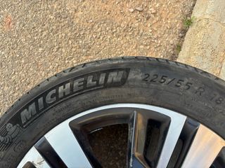 Llantas Peugeot 18” con neumáticos Michelin(225/55