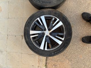 Llantas Peugeot 18” con neumáticos Michelin(225/55